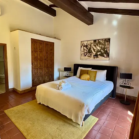Barri Antic Bed & Breakfast *